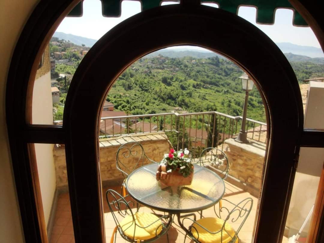 Villa La Loggetta Di Apricus à Olevano Romano Extérieur photo